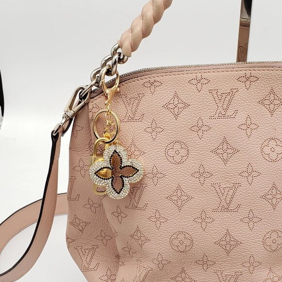 Authentic Louis Vuitton GoldLock & Key with Unbranded Clover Flower Charm - Picture 10 of 10